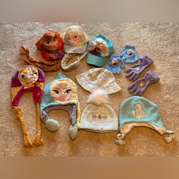 Disney Little Girls Frozen Elsa 'Squeez and Flap' Fun Cold Weather Hat, Age 4-7 - Picture 14 of 16